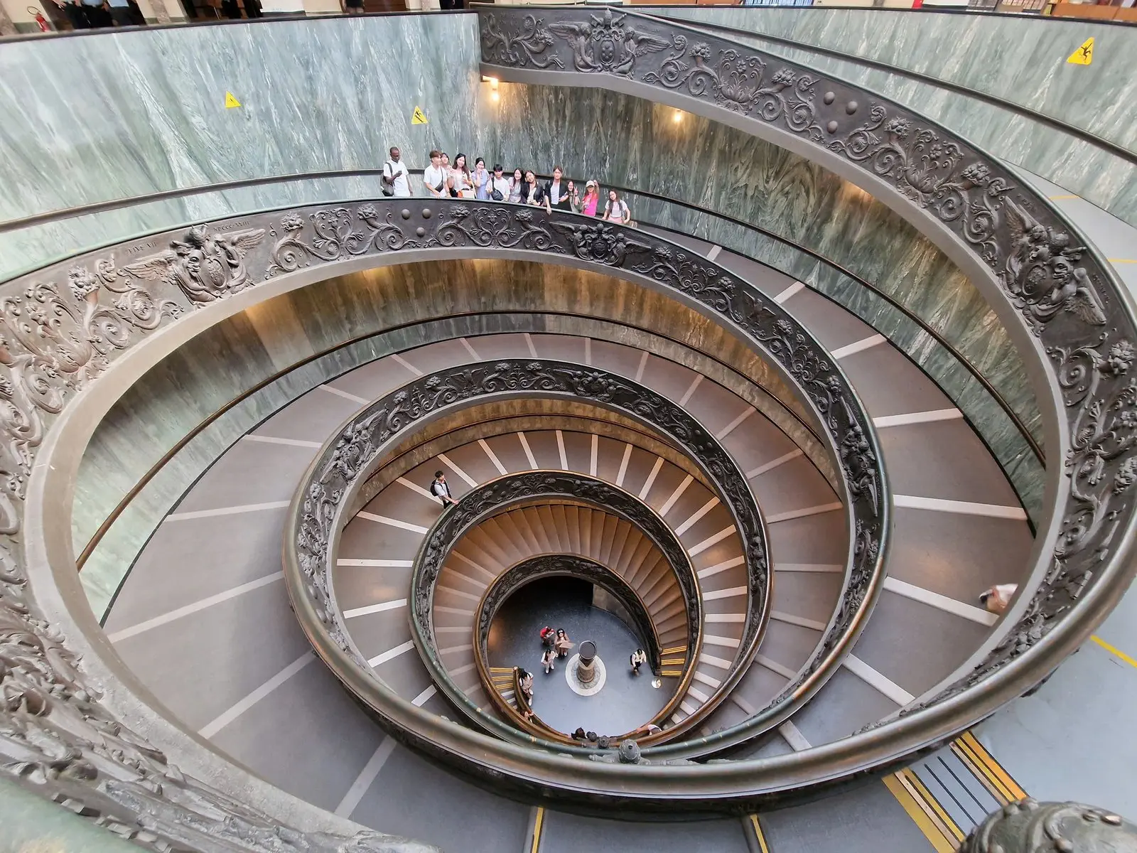 Những Món Quà Lưu Niệm Độc Đáo Từ Italy