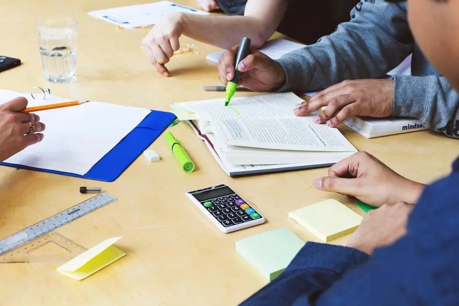 Tham gia cộng đồng học tiếng Ý: Gặp gỡ và học hỏi từ bạn bè khắp nơi