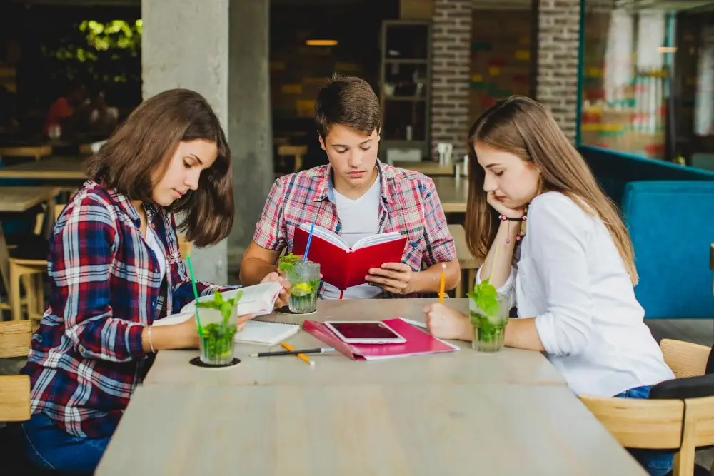 Cách Học Ngữ Pháp Tiếng Ý Một Cách Dễ Dàng: Hướng Dẫn Toàn Diện Cho Người Mới Bắt Đầu